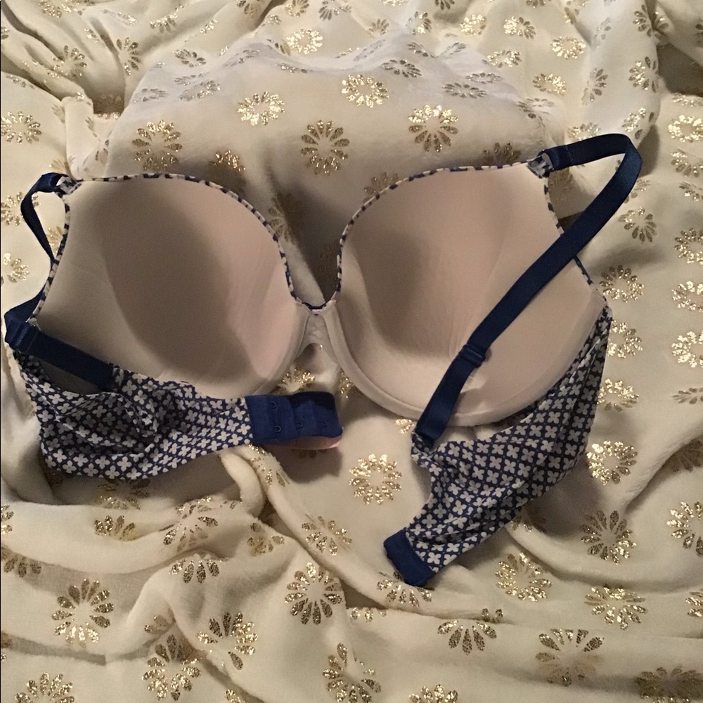 VS Demi Bra - EUC - Picture 3 of 4